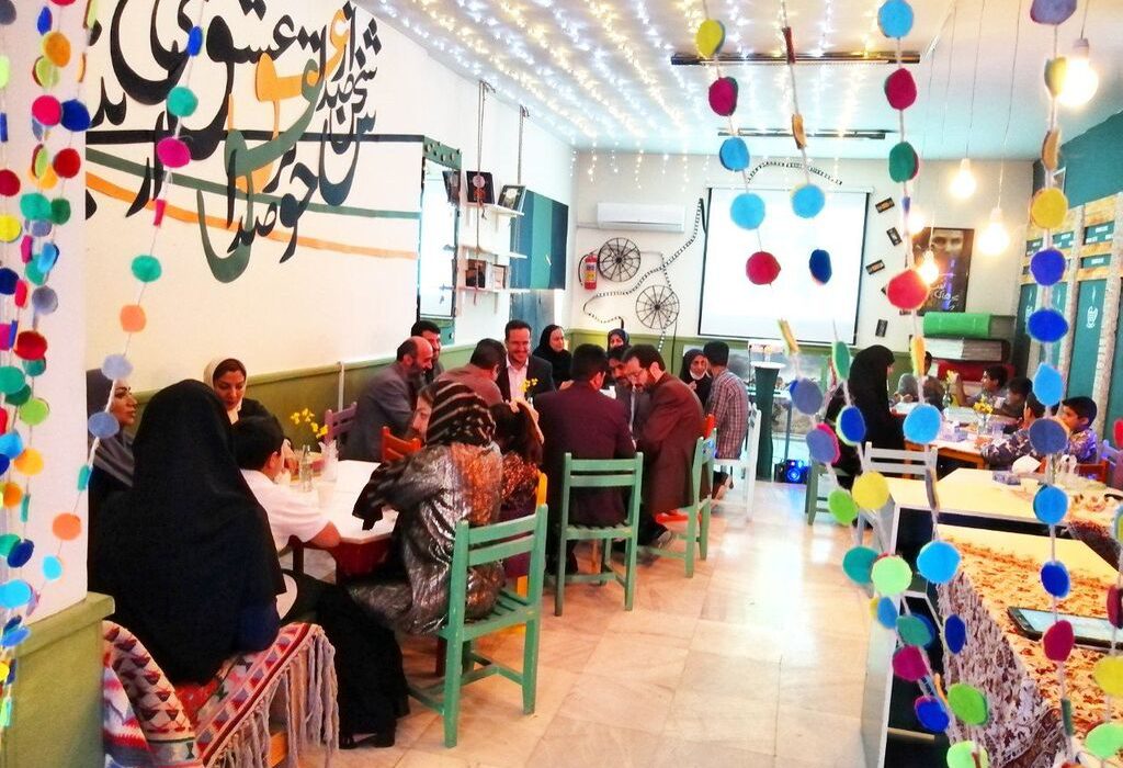 کافه‌کتاب کانون کرمانشاه؛ پاتوقی برای نشست‌های نویسندگان کودک و نوجوان می‌شود