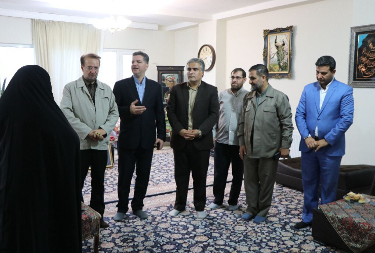  تکریم خانواده شهدا وظیفه همگانی است