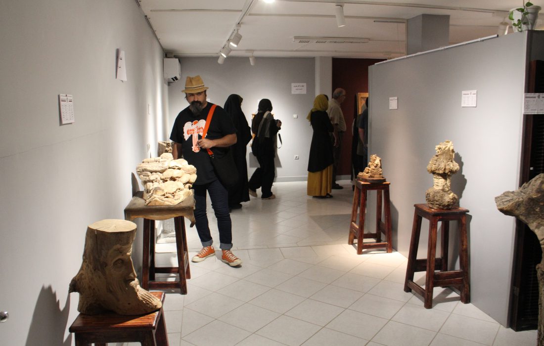 افتتاح نمایشگاه منبت و پیکر تراشی روی چوب در گالری بلوط کرمانشاه