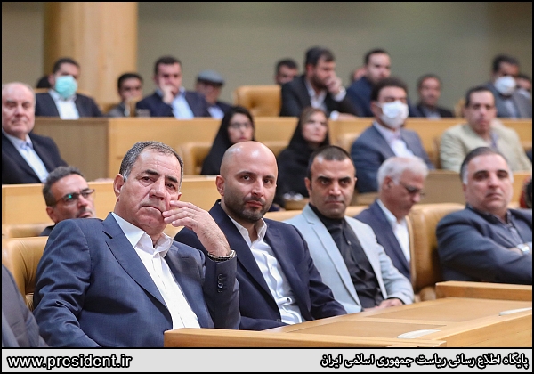 افتخار پشت افتخار