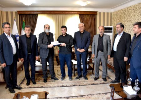تقدیراتاق بازرگانی کرمانشاه از جوان کرمانشاهی نفر اول کنکور