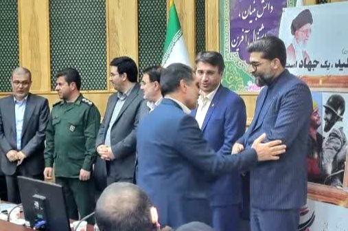 از مديرعامل شرکت توزیع نیروی برق کرمانشاه در ستاد تسهیل، تجلیل شد