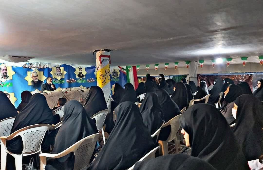 برگزاری آیین تکریم از خانواده شهدای مدافع حرم توسط پایگاه مسجد ثارالله