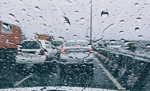 رانندگان احتیاط کنند بارش‌های پیش رو جاده‌ها را لغزنده خواهد کرد 