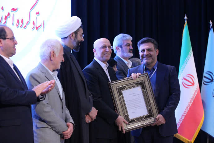 دکتر دانیال کهریزی استاد برگزیده کشور شد