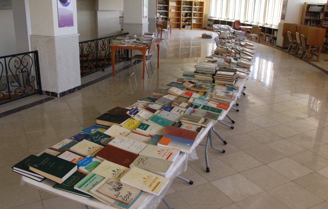 اهدای ۲۴۰۰ جلد کتاب به کتابخانه دانشکده ادبیات و علوم انسانی دانشگاه رازی