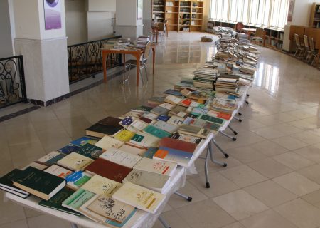 اهدای ۲۴۰۰ جلد کتاب به کتابخانه دانشکده ادبیات و علوم انسانی دانشگاه رازی