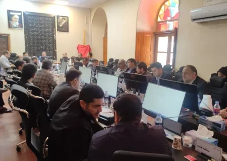 همه موظف به شرکت در انتخابات هستیم