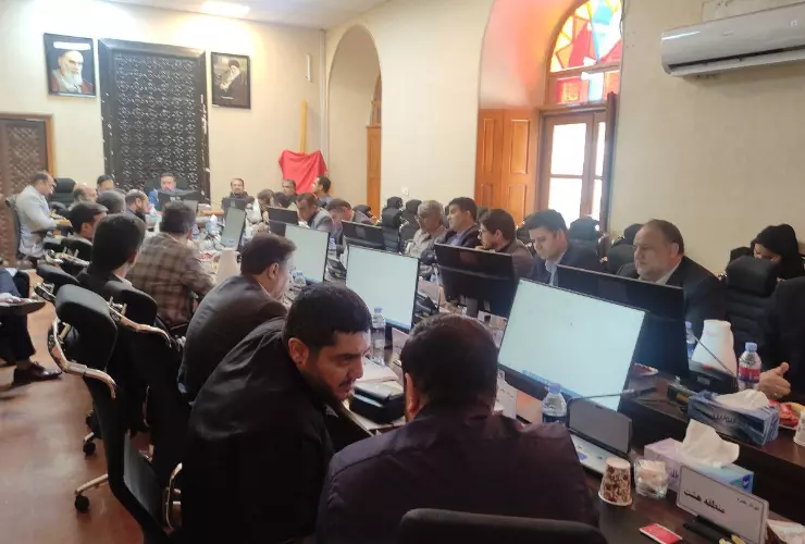 همه موظف به شرکت در انتخابات هستیم