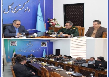 با جهاد تبیین، بر اساس مقتضیات روز، نسبت به آگاه سازی و بصیرت افزایی نسل جوان تلاش کنیم
