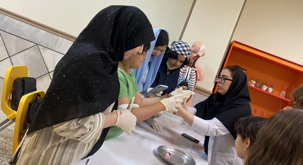 برگزاری اولین کارگاه آزمایشگاه و تشریح در کانون کرمانشاه