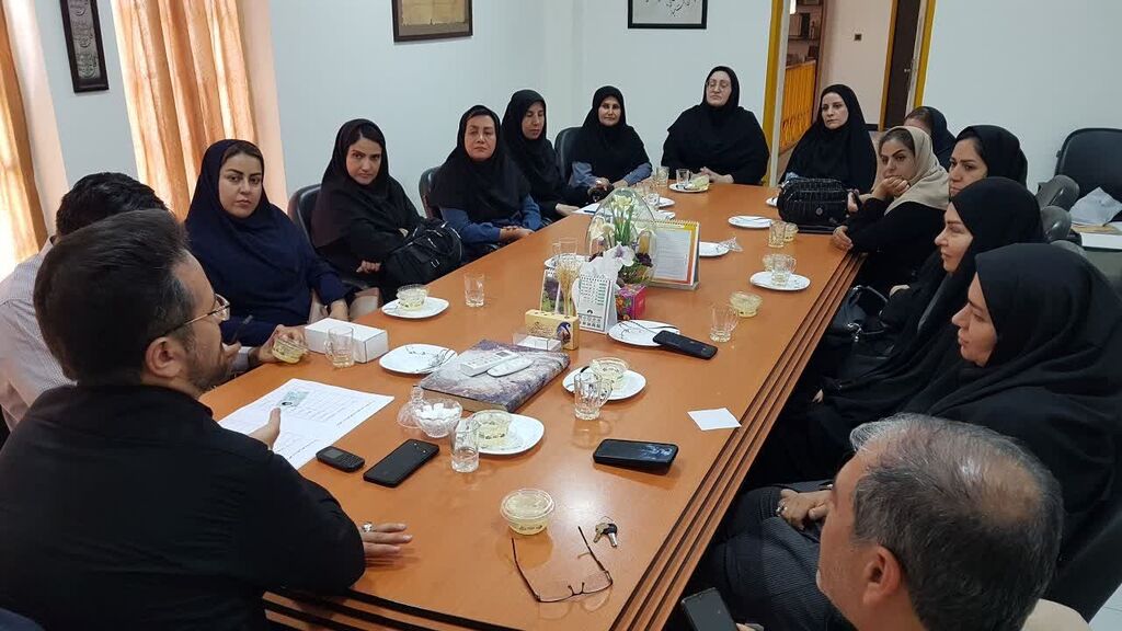 نشست مدیرکل کانون کرمانشاه با نیروهای پاره‌وقت