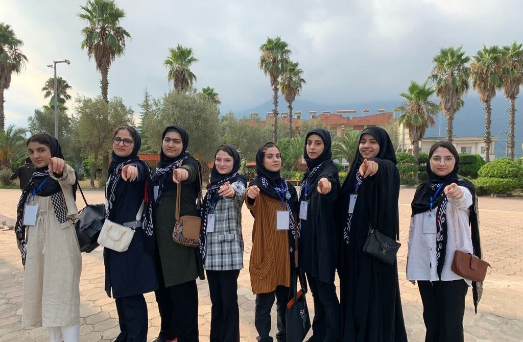 ۱۱ عضو شاعر و نویسنده نوجوان کرمانشاهی بر قله قاف