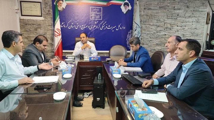 ایام اربعین بیش از ۱۲۰ غرفه صنایع‌دستی از کنگاور تا قصرشیرین برپا می‌شود/ نظارت بر خدمات بین‌راهی و سرویس‌های بهداشتی تشدید می‌شود