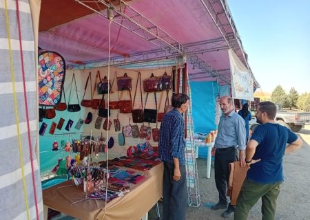 میزبانی شهرستان کنگاور در کرمانشاه از زائران اربعین در غرفه‌های صنایع‌دستی