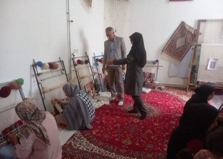 دوره رایگان آموزش گلیم‌بافی پیشرفته درهرسین برگزار شد