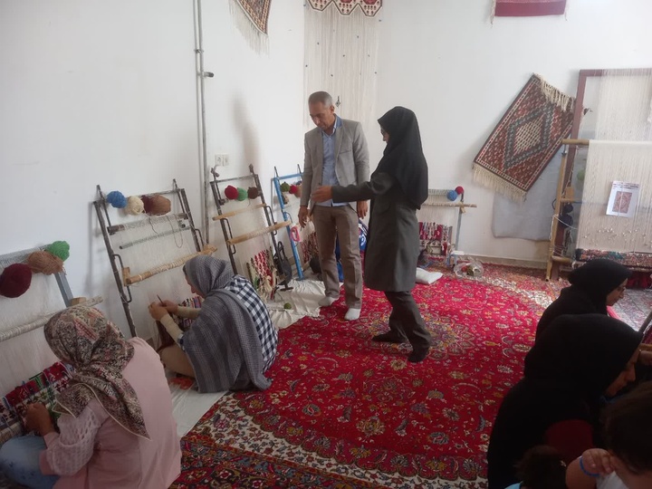 دوره رایگان آموزش گلیم‌بافی پیشرفته درهرسین برگزار شد