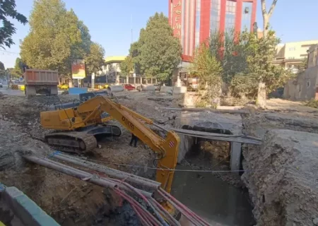در تلاش هستیم پروژه ساماندهی پل آبشوران سه راه برق در کمترین زمان ممکن انجام شود