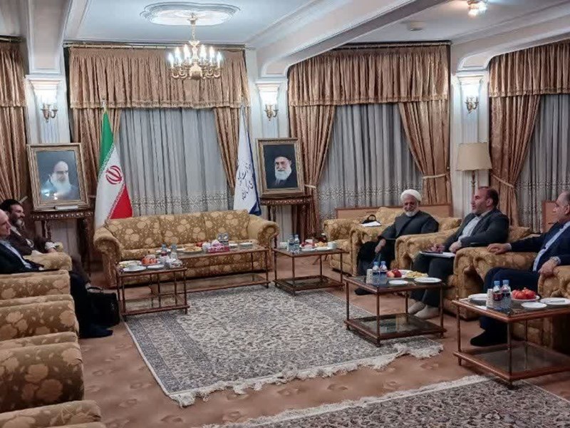 جلسه مشترک استاندار کرمانشاه و جمعی از نمایندگان استان با هدف هم‌افزایی برای رفع مشکلات