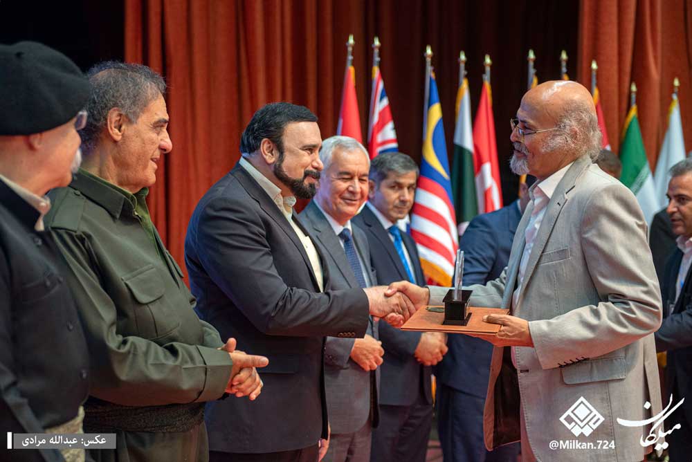 شاهنامه زبان فارسی را احیا کرد