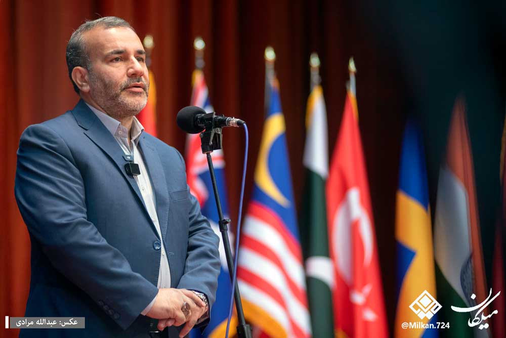 باید فرزندان خود را با دلبستگی به ایران بزرگ تربیت کنیم