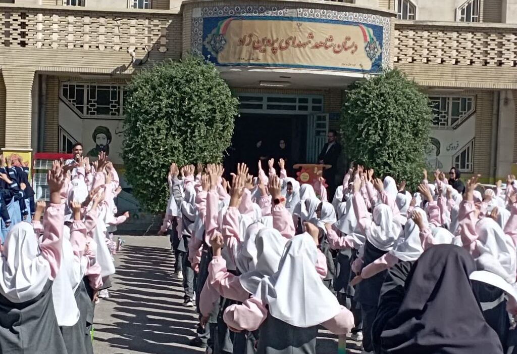 تجهیز کتابخانه‌ مدرسه شاهد کرمانشاه به نام شهدا با اهدای کتاب‌های کانونی