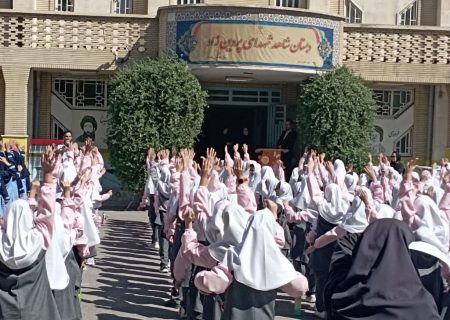 تجهیز کتابخانه‌ مدرسه شاهد کرمانشاه به نام شهدا با اهدای کتاب‌های کانونی