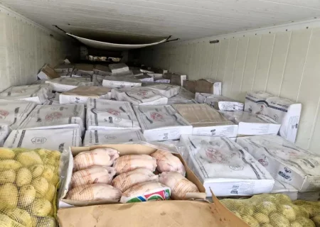 کشف ۲۷ تُن مرغ منجمد با پوشش بار سیب‌زمینی در قصرشیرین