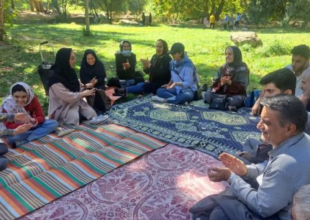 تور بازدید سالمندان از محوطه‌های تاریخی کرمانشاه برگزار شد