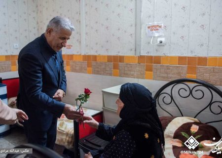 رییس هیات مدیره گروه صنایع غذایی تنها، از مرکز سالمندان کرمانشاه بازدید کرد