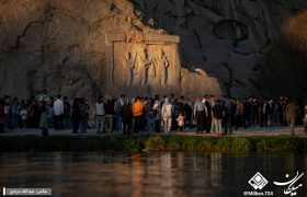 بازدید مسافرین نوروزی از مجموعه تاریخی تاق‌بستان کرمانشاه