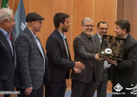 نشان طلایی رعایت حقوق مصرف کنندگان به سیمان غرب اهدا شد