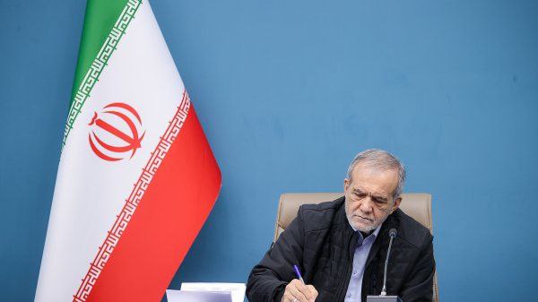 رییس جمهور معاون پارلمانی خود را برکنارکرد