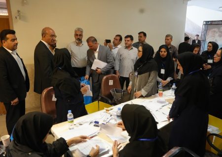 رسیدگی به درخواست‌ها و نامه‌های مردمی سفر رئیس‌جمهور ر/ کرمانشاهی‌ها ۱۲۵ هزار نامه به رئیس‌جمهور نوشتند