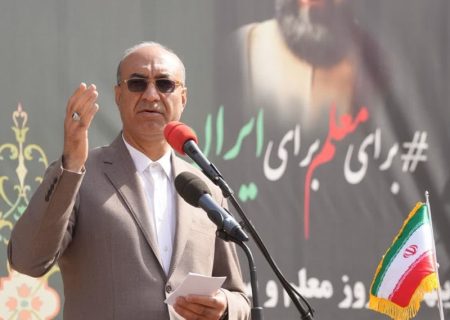 معلمان، ستون دانایی و معماران فردای ایران اسلامی هستند / توسعه پایدار از دل آموزش و پرورش می‌گذرد