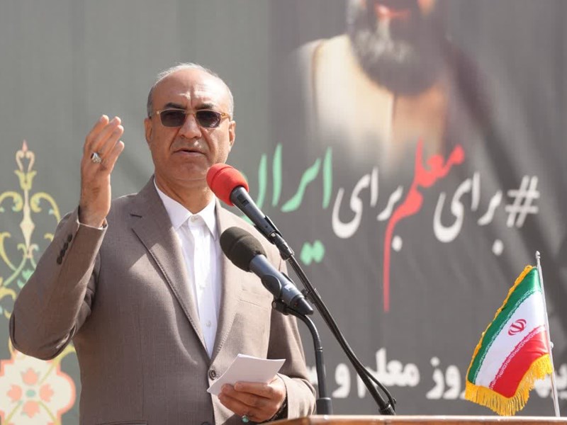 معلمان، ستون دانایی و معماران فردای ایران اسلامی هستند / توسعه پایدار از دل آموزش و پرورش می‌گذرد