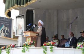 جمهوري اسلامي همه تهديدات و تحريم هاي دشمنان را به فرصت تبديل کرده است