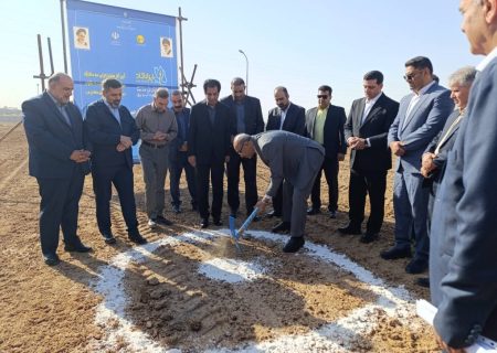 آئین آغاز عملیات اجرایی سه نیروگاه خورشیدی با ظرفیت 18 مگاوات در محل پست های انتقال برق منطقه ای غرب