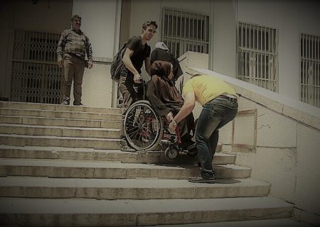 شهر کرمانشاه برای تردد معلولان آماده نیست