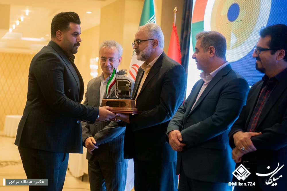 شهربازیبیگ بنگ؛ واحد نمونه استاندارد کرمانشاه  تندیس اهتمام به کیفیت را دریافت کرد