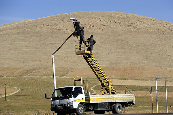 اجرای ۳۰ پروژه روشنایی در نقاط پرحادثه محورهای مواصلاتی استان کرمانشاه