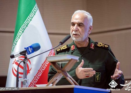 با وجود مدافعین انقلاب و تجهیزات خوب، اگر مردم پای کار انقلاب نباشند باید منتظر حادثه بمانیم