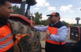 ️نصب شبرنگ و آموزش نکات ایمنی به راکبین ادوات کشاورزی در قصرشیرین همزمان با آغاز فصل برداشت