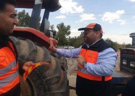 ️نصب شبرنگ و آموزش نکات ایمنی به راکبین ادوات کشاورزی در قصرشیرین همزمان با آغاز فصل برداشت