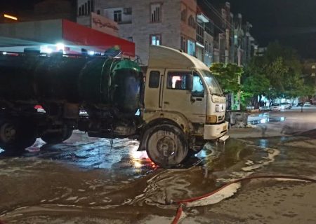 مهار آتش‌سوزی کامیون سوخت‌رسان در پمپ بنزین محله گذرنامه کرمانشاه 