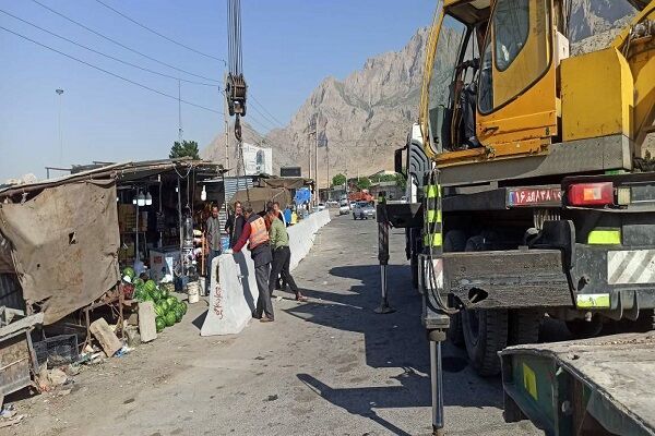 انسداد دسترسیهای غیرمجاز دستفروشان در سهراهی هرسین _استان کرمانشاه